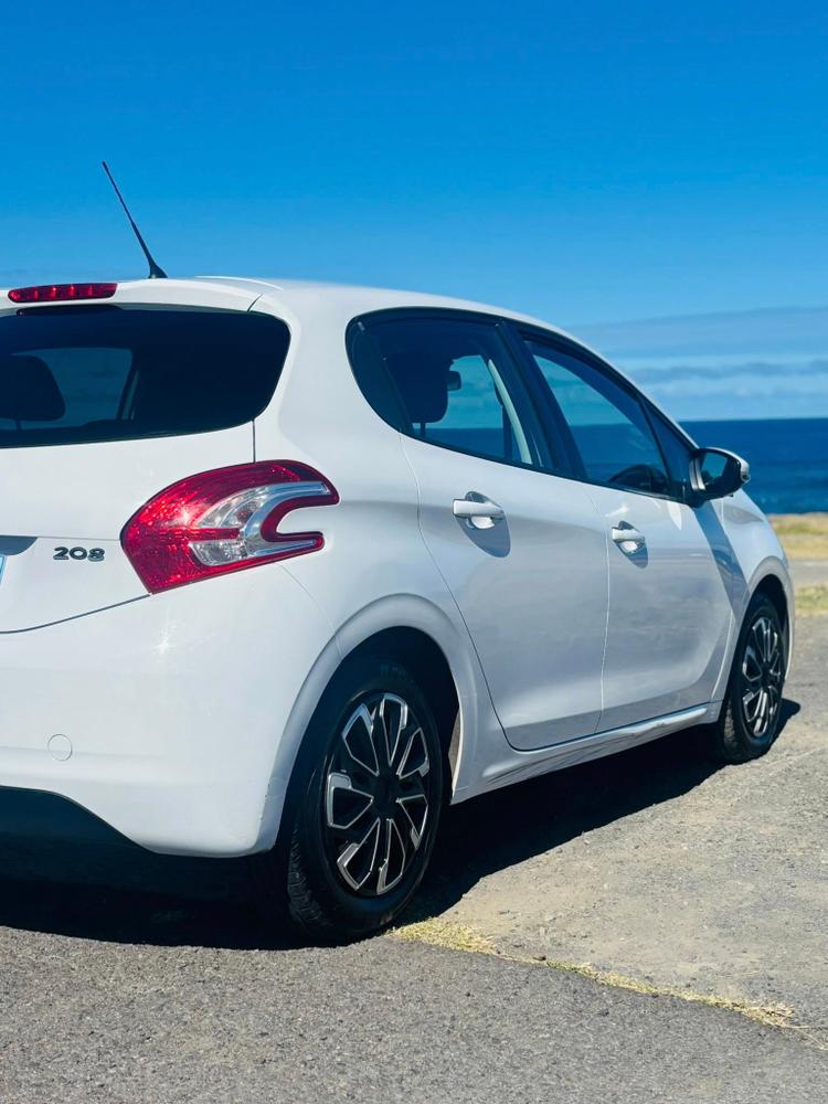 voiture occasion PEUGEOT 208 à la Réunion disponible sur noutlauto.re