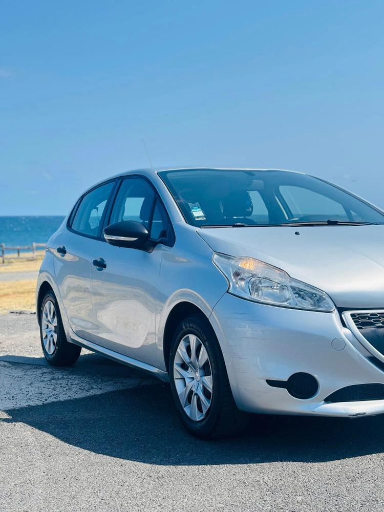voiture occasion PEUGEOT 208 à la Réunion disponible sur noutlauto.re