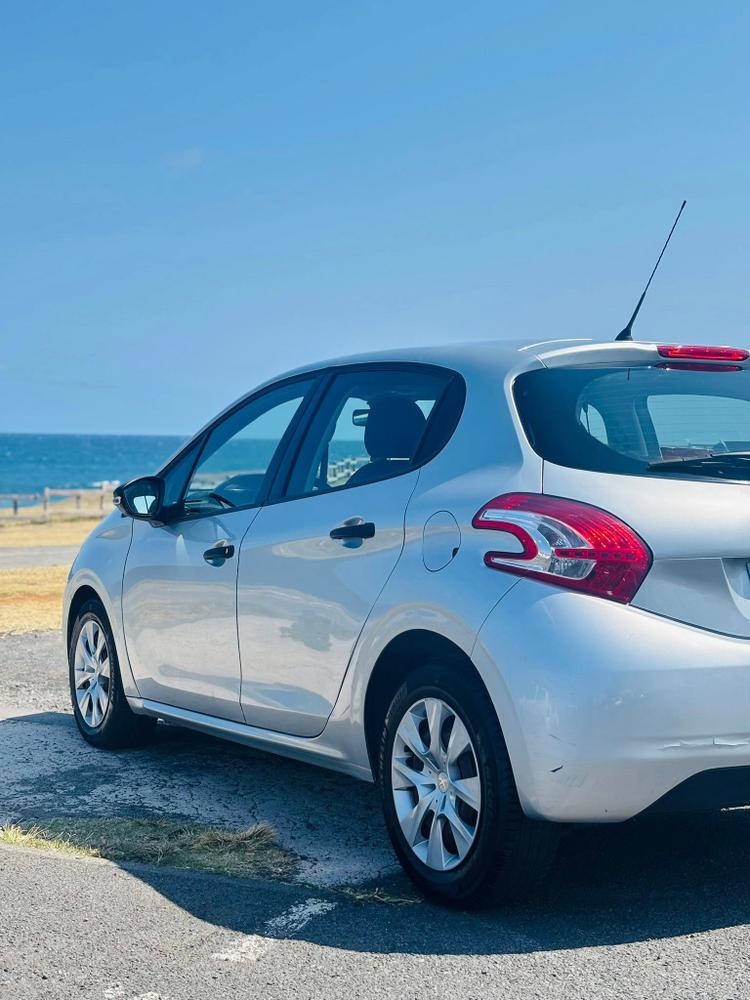 voiture occasion PEUGEOT 208 à la Réunion disponible sur noutlauto.re