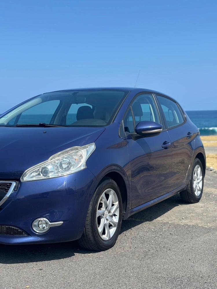 voiture occasion PEUGEOT 208 à la Réunion disponible sur noutlauto.re