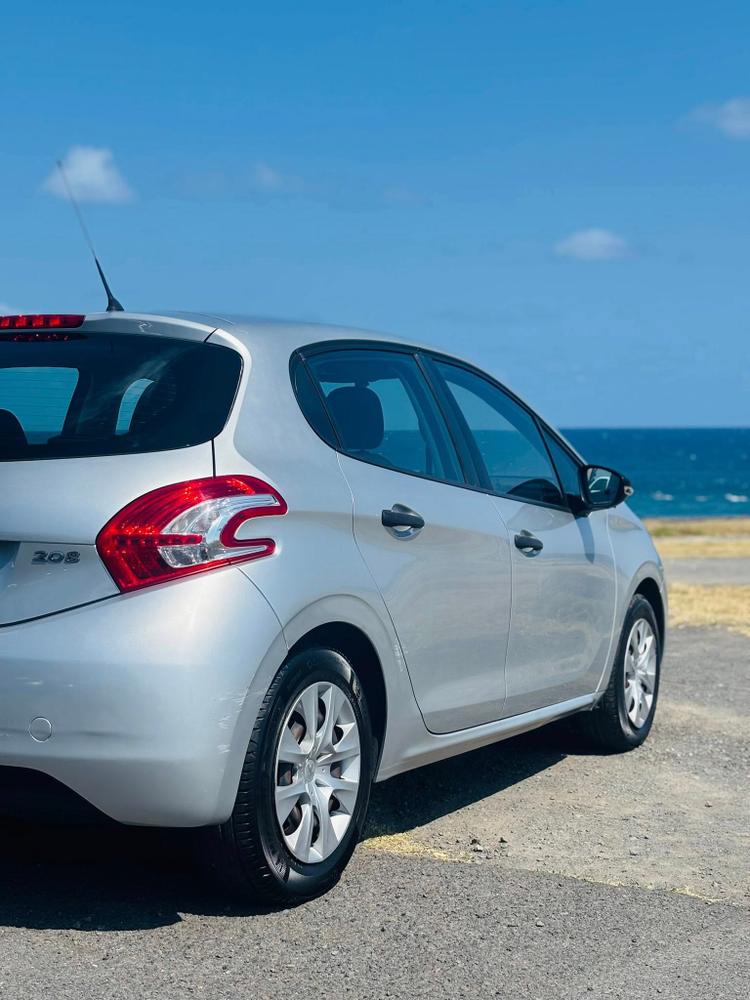 voiture occasion PEUGEOT 208 à la Réunion disponible sur noutlauto.re