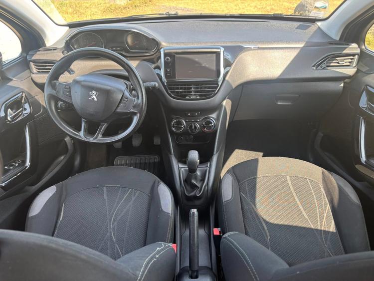 voiture occasion PEUGEOT 208 à la Réunion disponible sur noutlauto.re