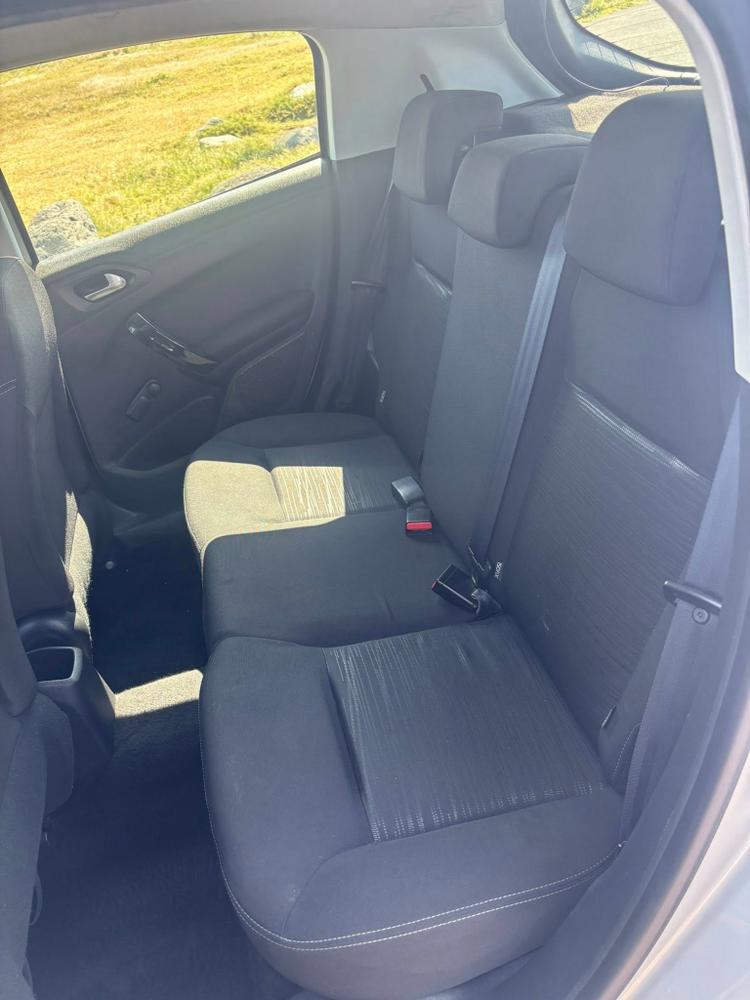 voiture occasion PEUGEOT 208 à la Réunion disponible sur noutlauto.re