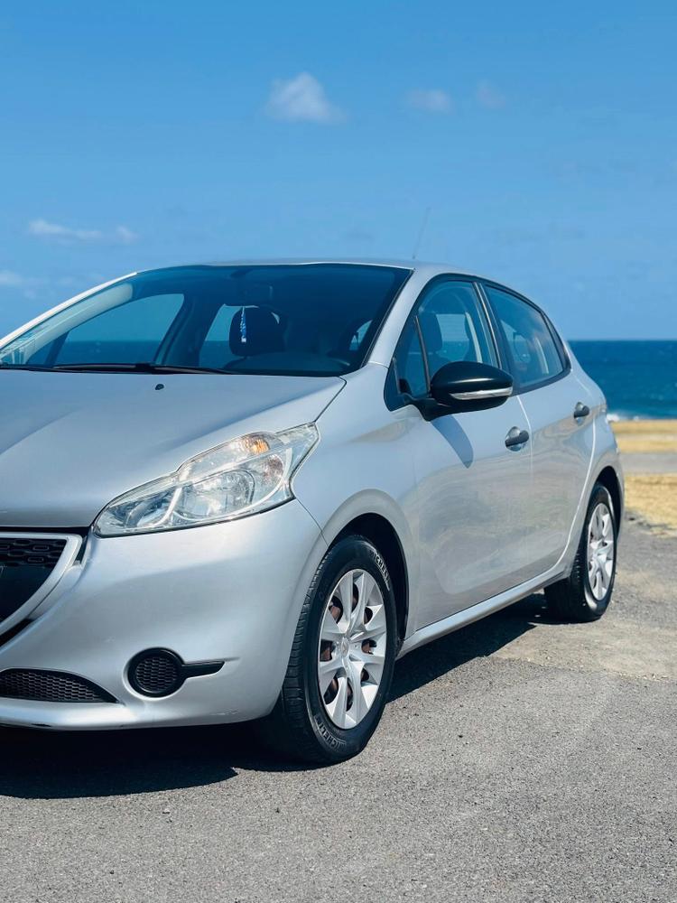 voiture occasion PEUGEOT 208 à la Réunion disponible sur noutlauto.re