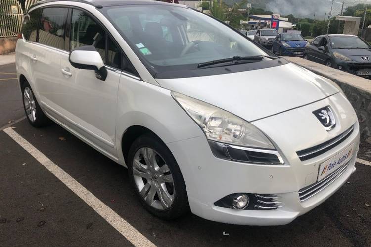 voiture occasion PEUGEOT 5008 à la Réunion disponible sur noutlauto.re