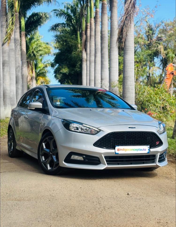 voiture occasion FORD FOCUS à la Réunion disponible sur noutlauto.re