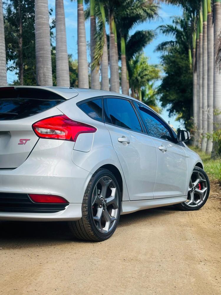 voiture occasion FORD FOCUS à la Réunion disponible sur noutlauto.re