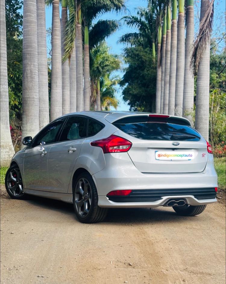 voiture occasion FORD FOCUS à la Réunion disponible sur noutlauto.re