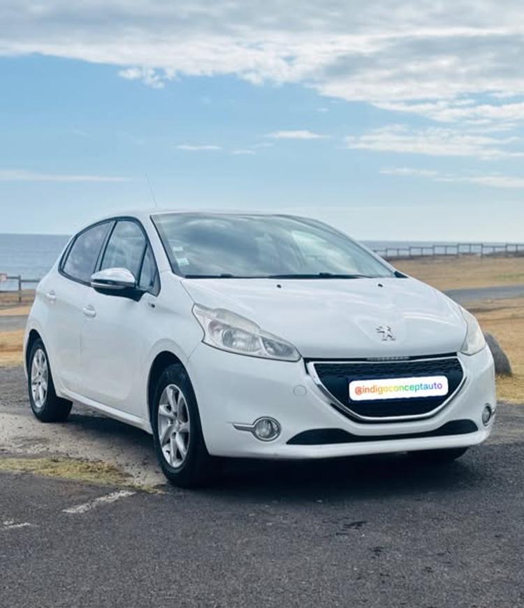 voiture occasion PEUGEOT 208 à la Réunion disponible sur noutlauto.re