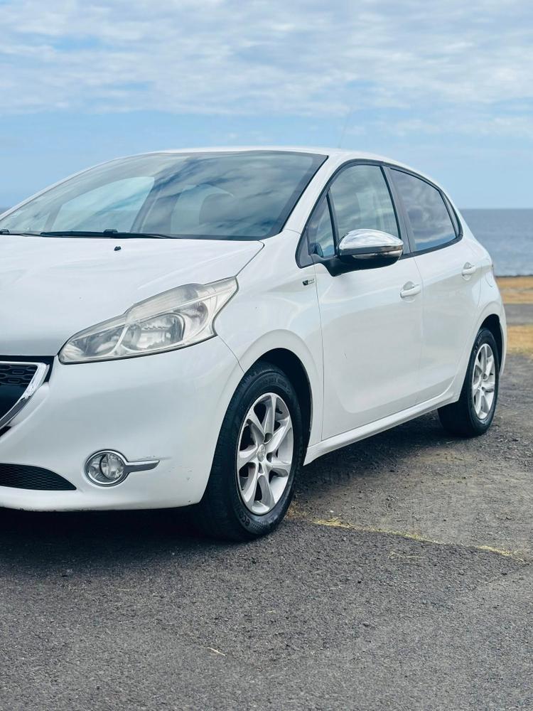 voiture occasion PEUGEOT 208 à la Réunion disponible sur noutlauto.re
