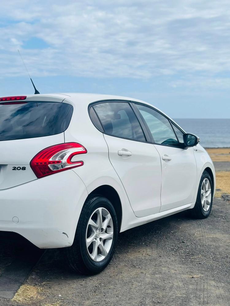voiture occasion PEUGEOT 208 à la Réunion disponible sur noutlauto.re