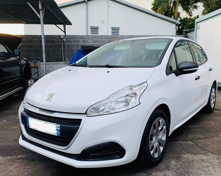 voiture occasion PEUGEOT 208 à la Réunion disponible sur noutlauto.re