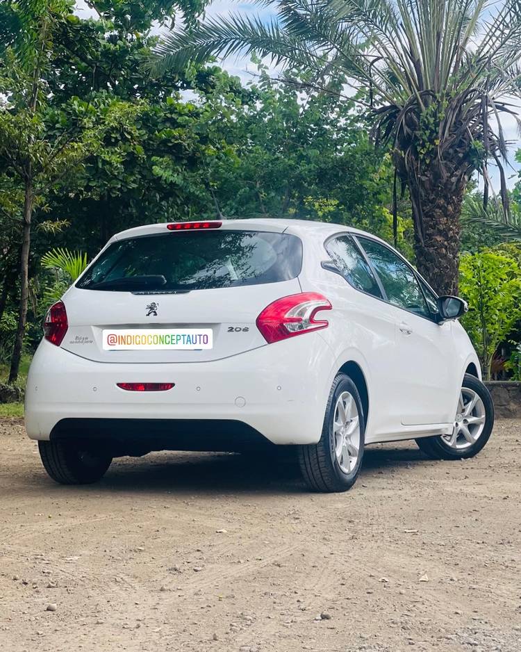 voiture occasion PEUGEOT 208 à la Réunion disponible sur noutlauto.re