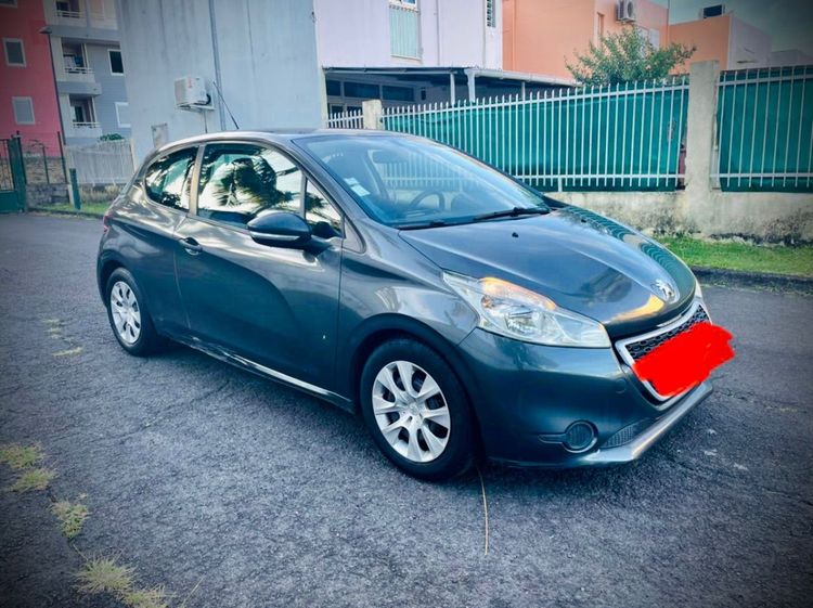 voiture occasion PEUGEOT 208 à la Réunion disponible sur noutlauto.re