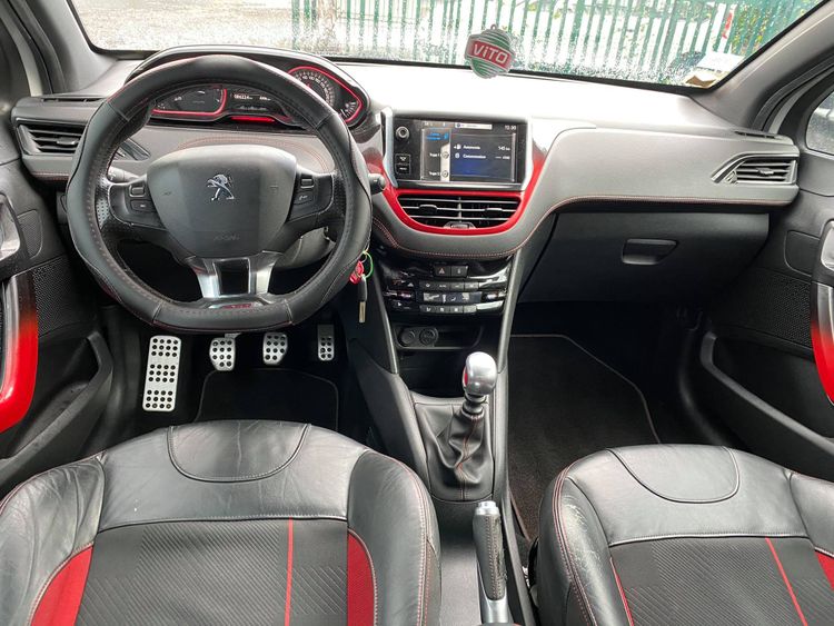 voiture occasion PEUGEOT 208 à la Réunion disponible sur noutlauto.re