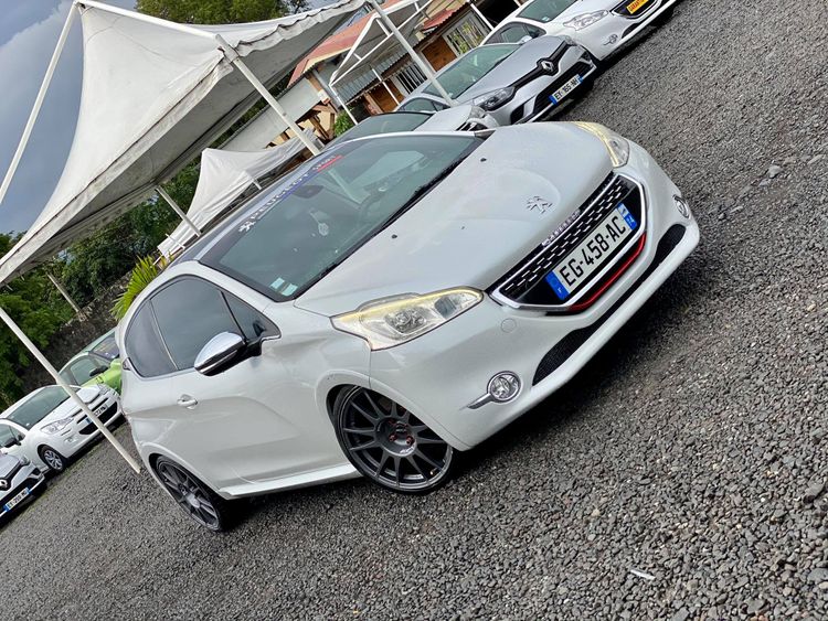 voiture occasion PEUGEOT 208 à la Réunion disponible sur noutlauto.re