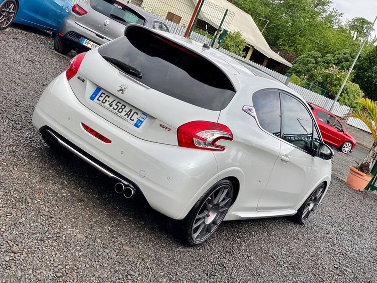 voiture occasion PEUGEOT 208 à la Réunion disponible sur noutlauto.re