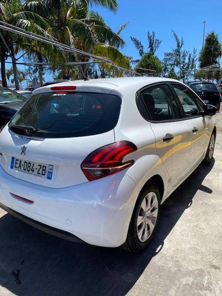 voiture occasion PEUGEOT 208 à la Réunion disponible sur noutlauto.re