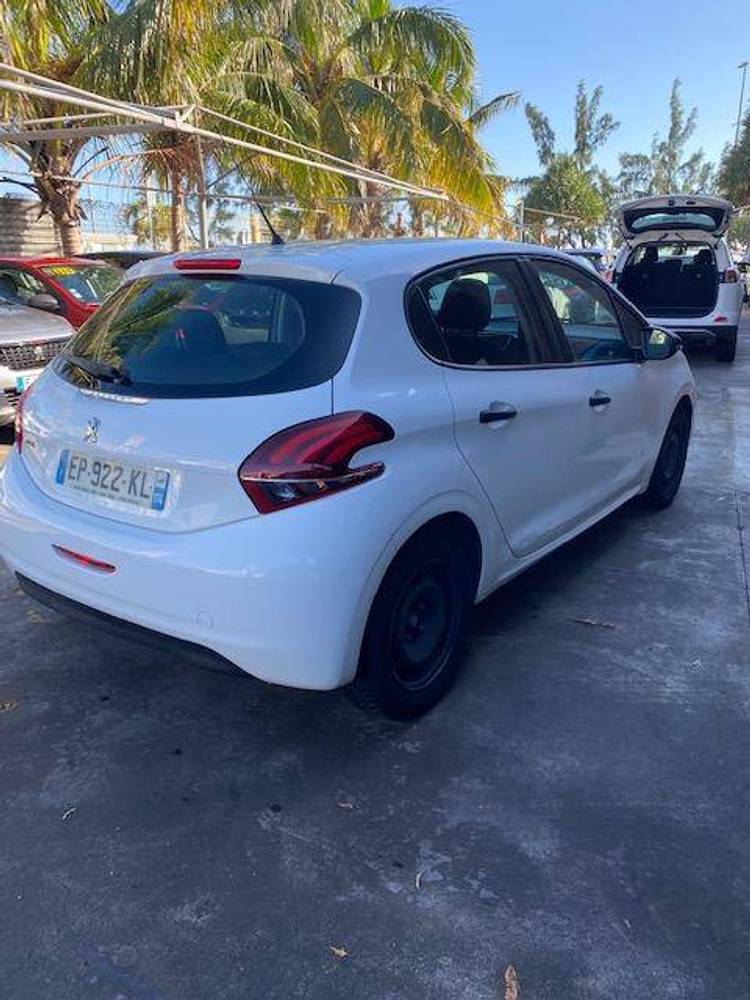 voiture occasion PEUGEOT 208 à la Réunion disponible sur noutlauto.re