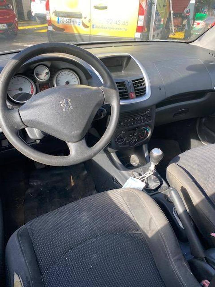 voiture occasion PEUGEOT 206 à la Réunion disponible sur noutlauto.re