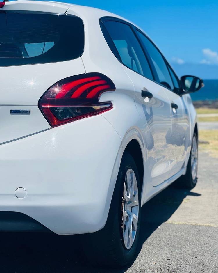 voiture occasion PEUGEOT 208 à la Réunion disponible sur noutlauto.re