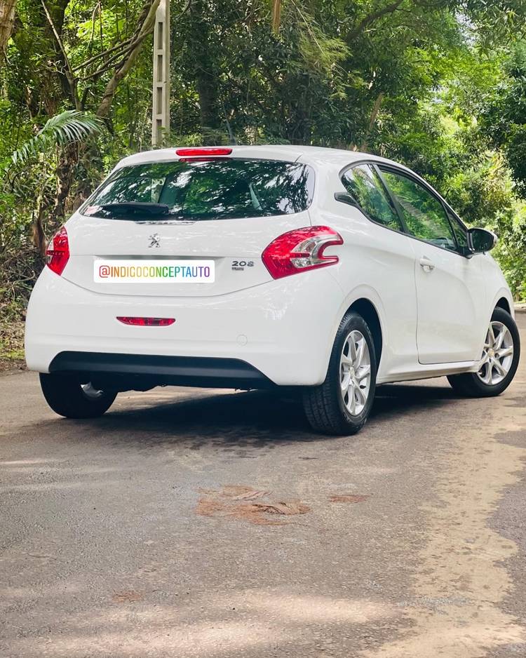 voiture occasion PEUGEOT 208 à la Réunion disponible sur noutlauto.re
