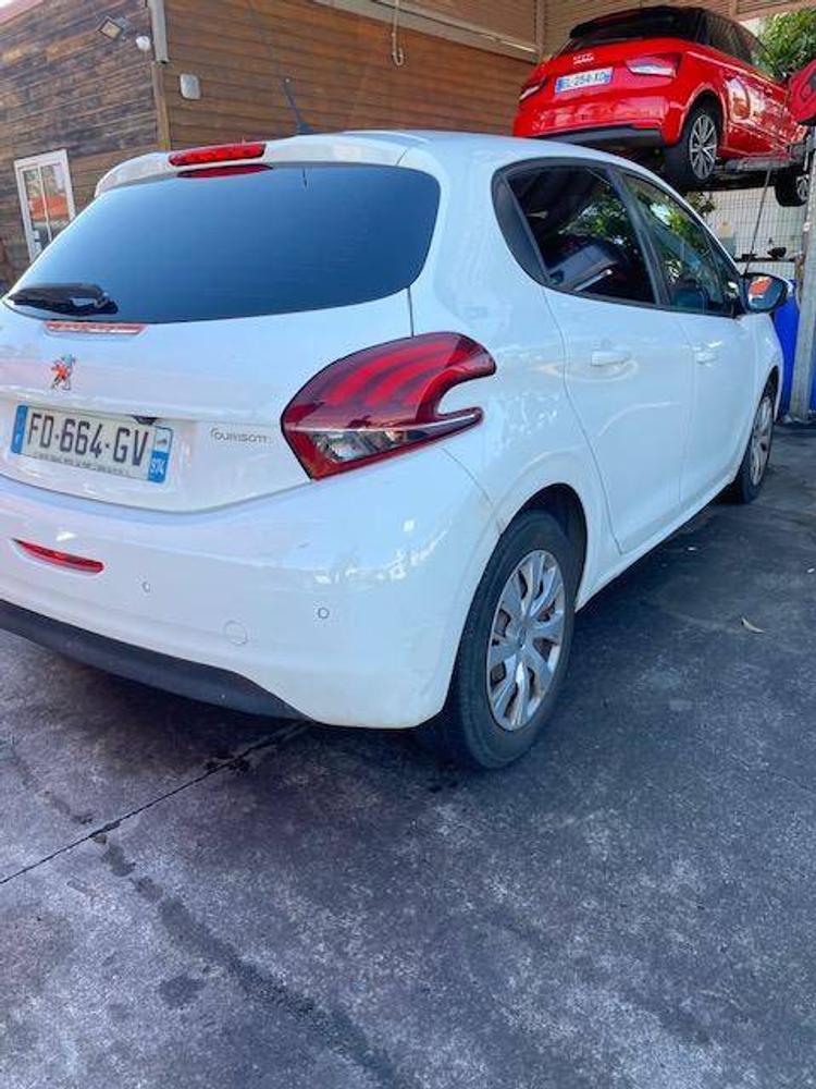 voiture occasion PEUGEOT  208 à la Réunion disponible sur noutlauto.re