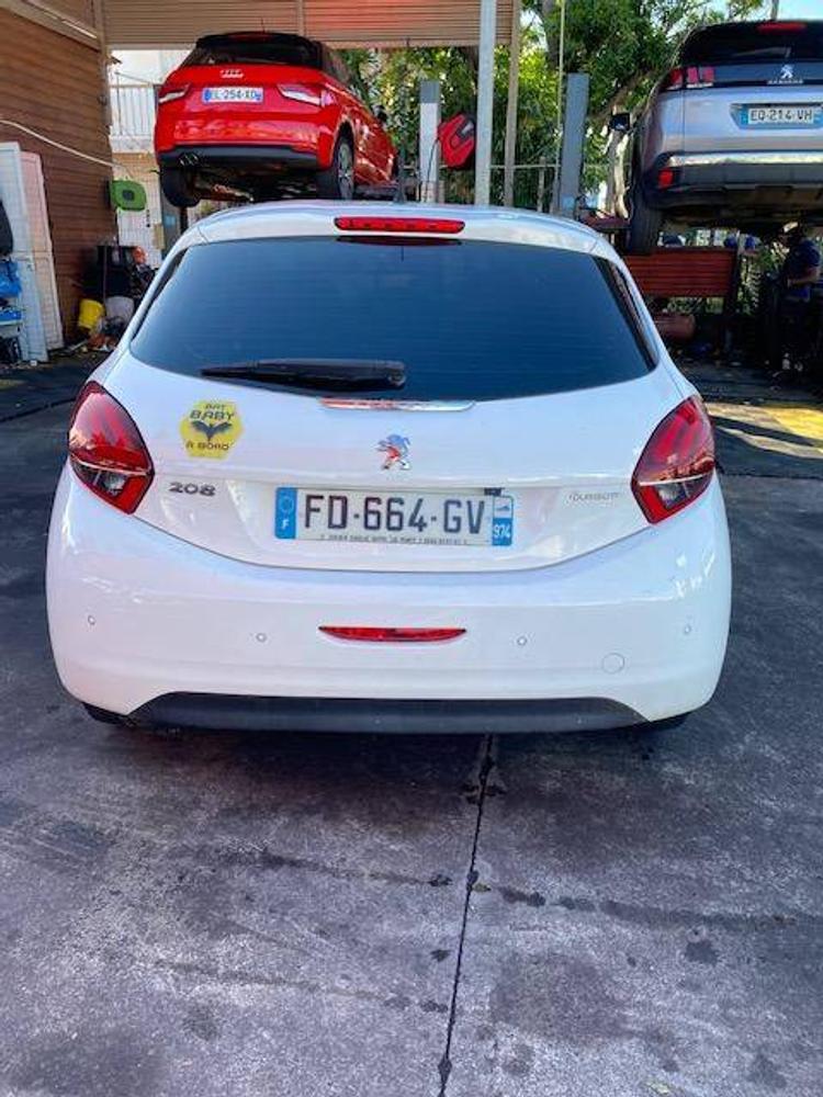 voiture occasion PEUGEOT  208 à la Réunion disponible sur noutlauto.re