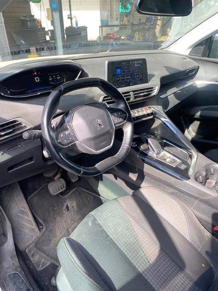 voiture occasion PEUGEOT  5008 à la Réunion disponible sur noutlauto.re