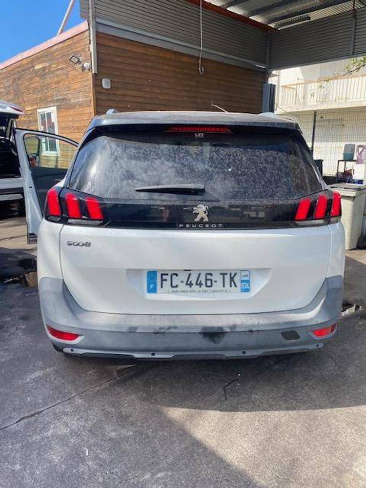voiture occasion PEUGEOT  5008 à la Réunion disponible sur noutlauto.re