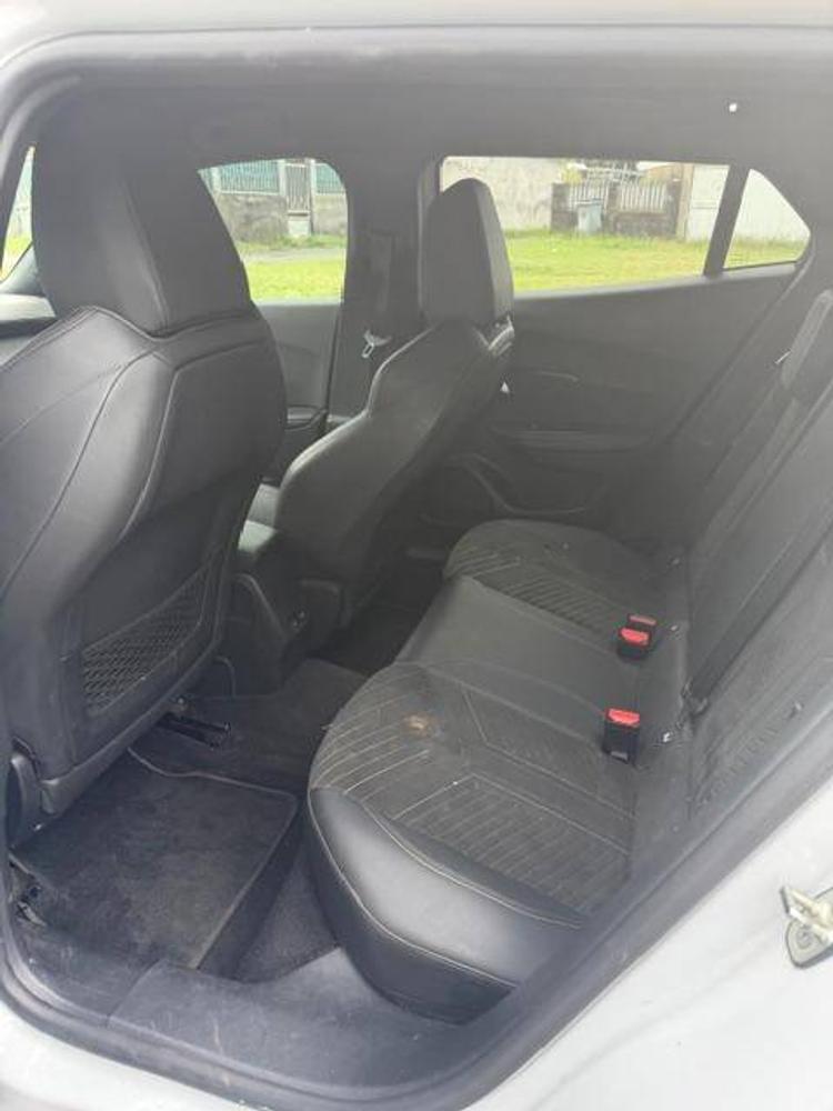 voiture occasion PEUGEOT  2008 à la Réunion disponible sur noutlauto.re