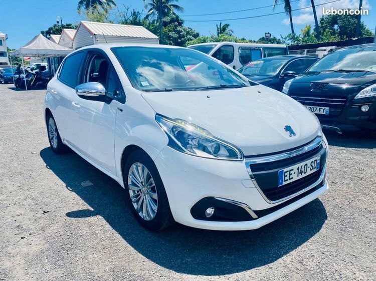 voiture occasion PEUGEOT 208 à la Réunion disponible sur noutlauto.re