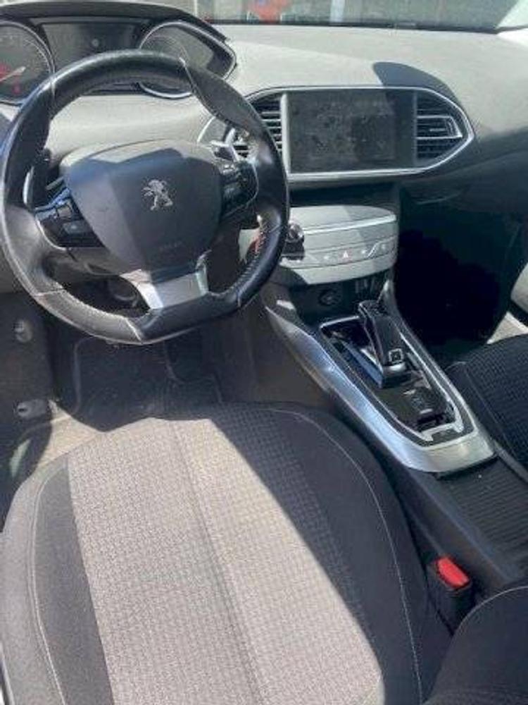 voiture occasion PEUGEOT  308 à la Réunion disponible sur noutlauto.re