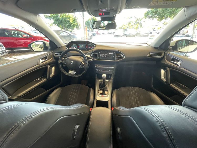 voiture occasion PEUGEOT 308 à la Réunion disponible sur noutlauto.re