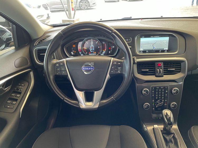 voiture occasion VOLVO V 40 à la Réunion disponible sur noutlauto.re