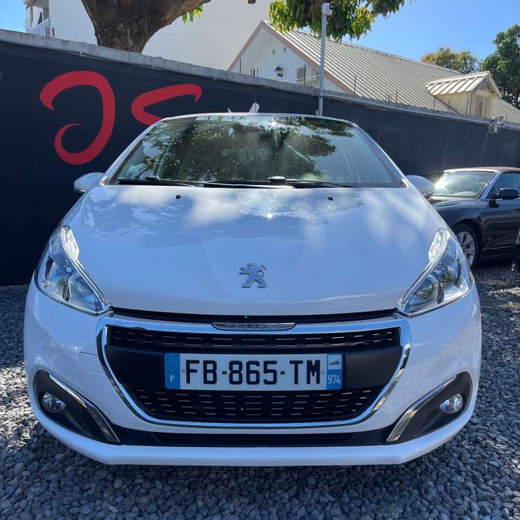 voiture occasion PEUGEOT 208 à la Réunion disponible sur noutlauto.re