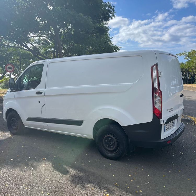 voiture occasion FORD TRANSIT CUSTOM à la Réunion disponible sur noutlauto.re