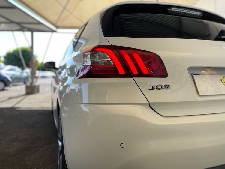 voiture occasion PEUGEOT 308 à la Réunion disponible sur noutlauto.re