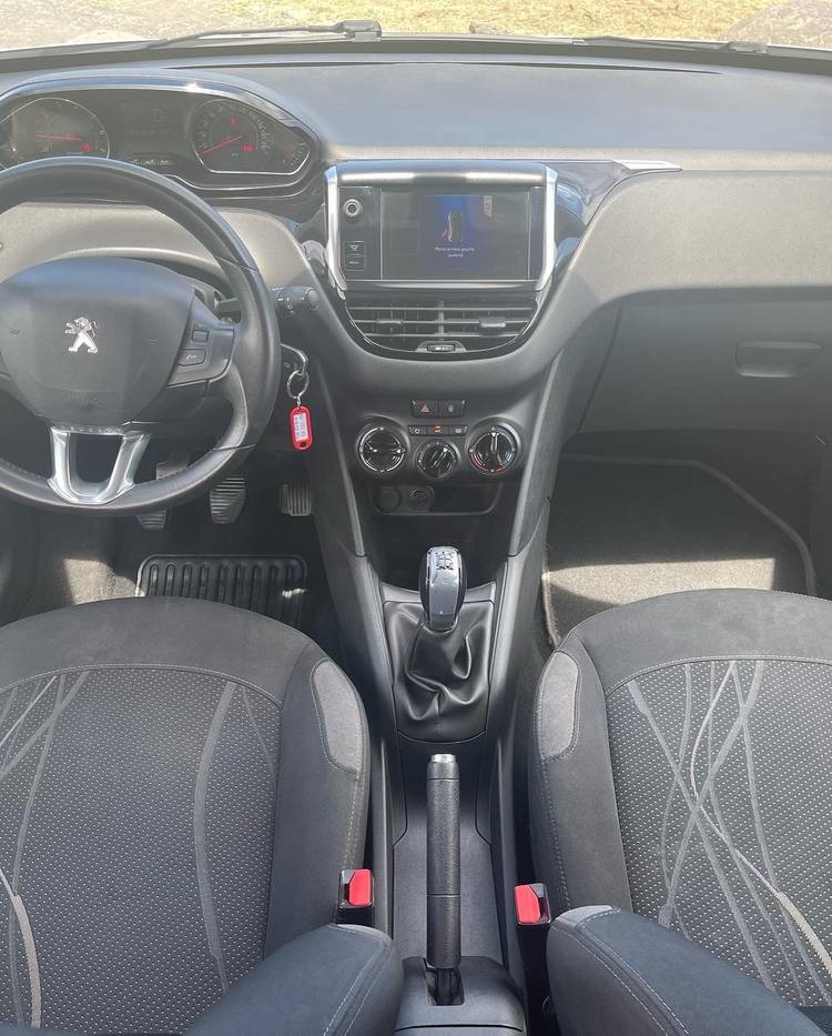 voiture occasion PEUGEOT 208 à la Réunion disponible sur noutlauto.re