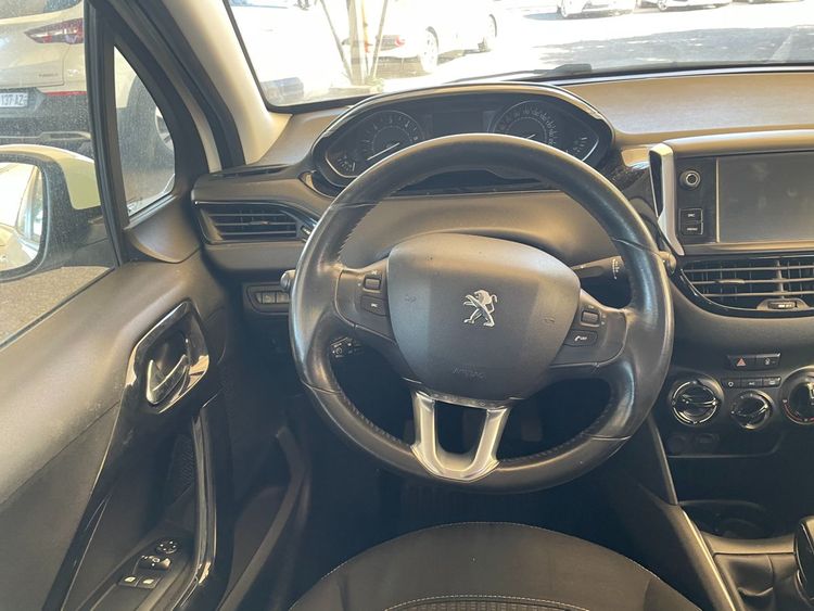voiture occasion PEUGEOT 208 à la Réunion disponible sur noutlauto.re