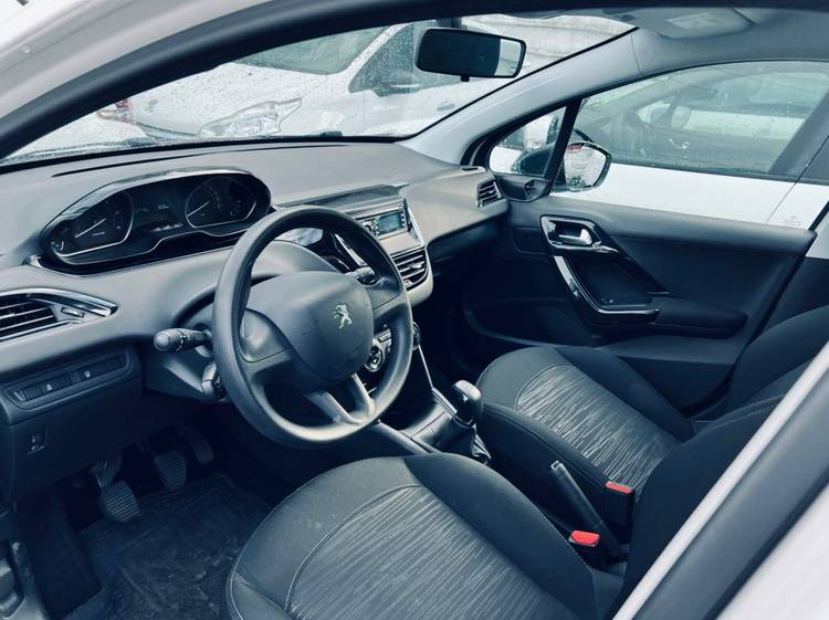 voiture occasion PEUGEOT 208 à la Réunion disponible sur noutlauto.re