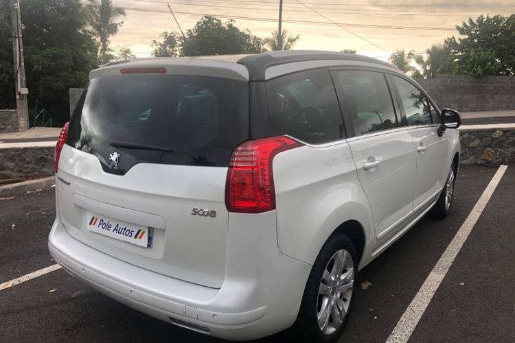 voiture occasion PEUGEOT 5008 à la Réunion disponible sur noutlauto.re