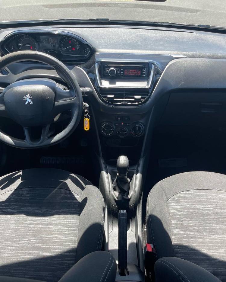 voiture occasion PEUGEOT 208 à la Réunion disponible sur noutlauto.re