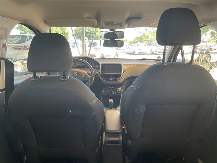 voiture occasion PEUGEOT 208 à la Réunion disponible sur noutlauto.re