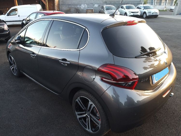 voiture occasion PEUGEOT 208 à la Réunion disponible sur noutlauto.re