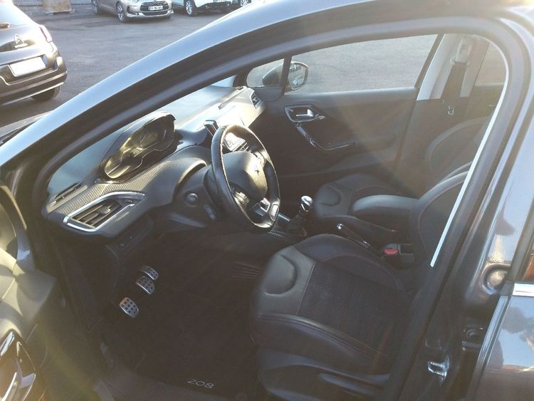voiture occasion PEUGEOT 208 à la Réunion disponible sur noutlauto.re