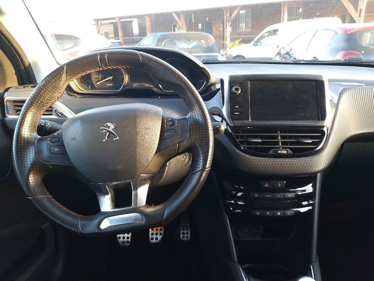 voiture occasion PEUGEOT 208 à la Réunion disponible sur noutlauto.re