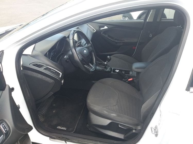 voiture occasion FORD FOCUS à la Réunion disponible sur noutlauto.re