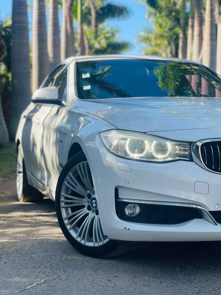 voiture occasion BMW SERIE 3 à la Réunion disponible sur noutlauto.re