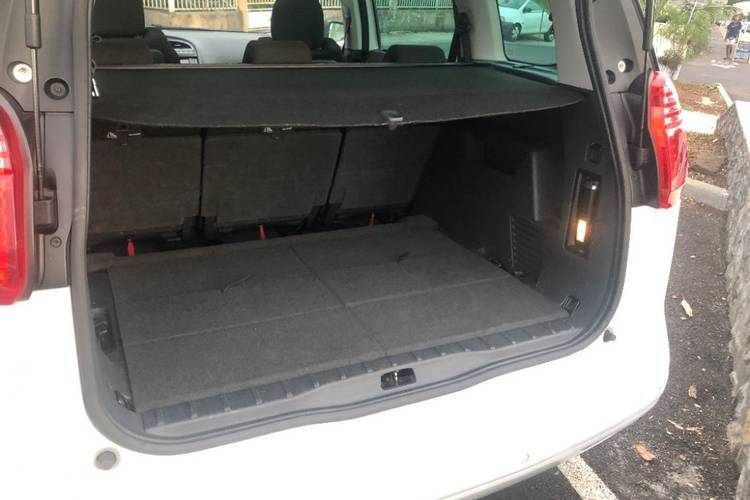 voiture occasion PEUGEOT 5008 à la Réunion disponible sur noutlauto.re